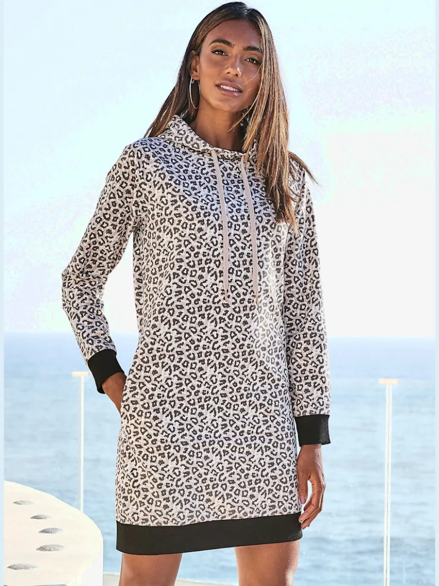 Robe en matière sweat avec capuche et poches latérales