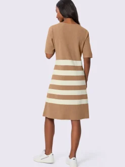 Robe en tricot avec encolure ronde et rayures larges