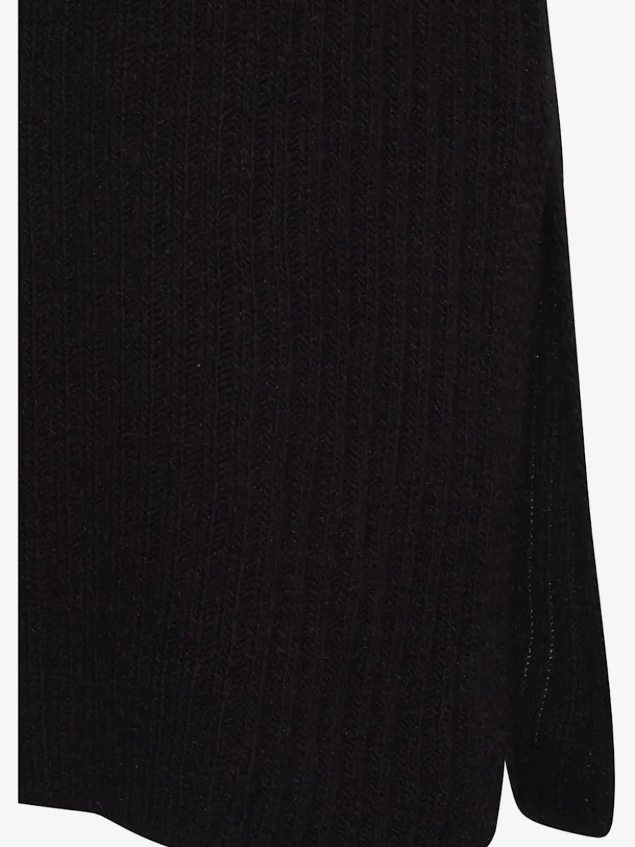 Robe en tricot col montant avec manches longues et jupe fendue