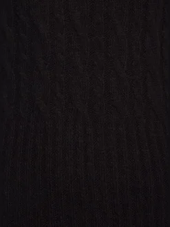 Robe en tricot col montant avec manches longues et jupe fendue