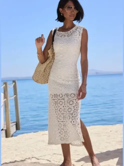 Robe en tricot légère à encolure ronde et sans manches