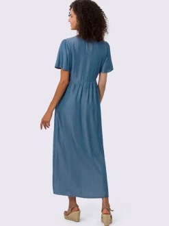 Robe féminine smockée avec manches courtes et poches