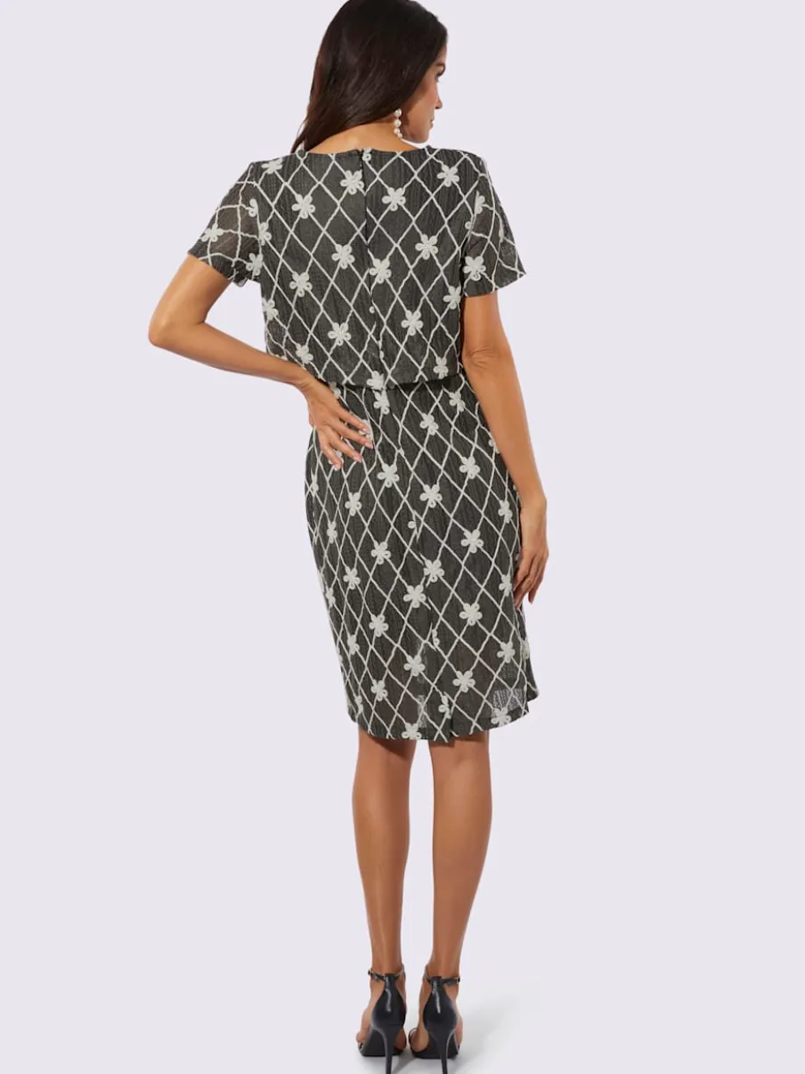 Robe fourreau à motifs losanges et fleurs légers