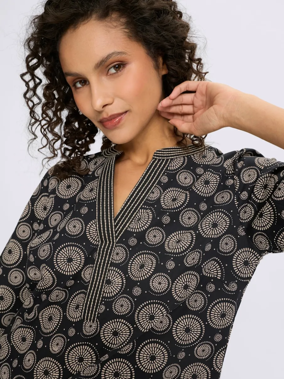 Robe imprimée avec col V et manches 3/4 élastiques