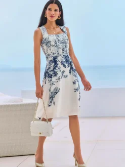 Robe imprimée fleurie à encolure carrée et jupe évasée