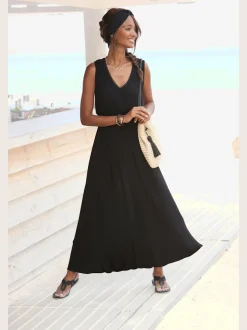 Robe longue avec bordure en dentelle et volant.