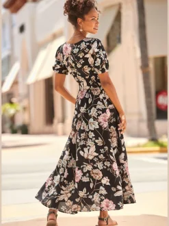 Robe longue avec col V et manches bouffantes ornée de motifs floraux