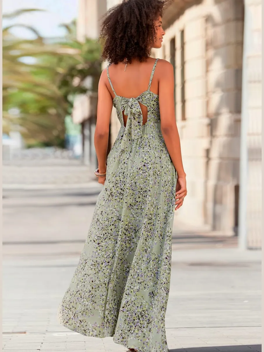Robe longue avec encolure v et bretelles spaghetti