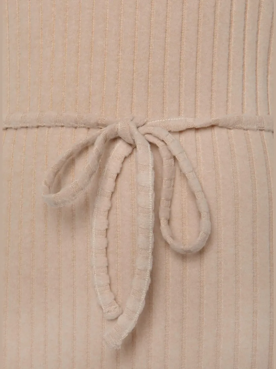 Robe longue côtelée avec encolure en v ajustée