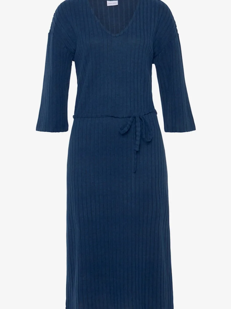 Robe longue côtelée avec encolure en v ajustée