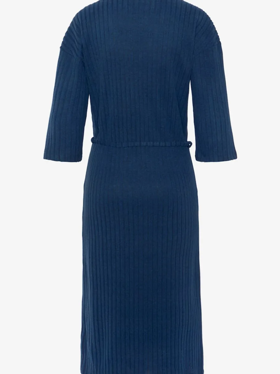 Robe longue côtelée avec encolure en v ajustée