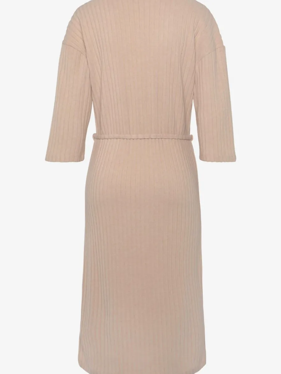 Robe longue côtelée avec encolure en v ajustée