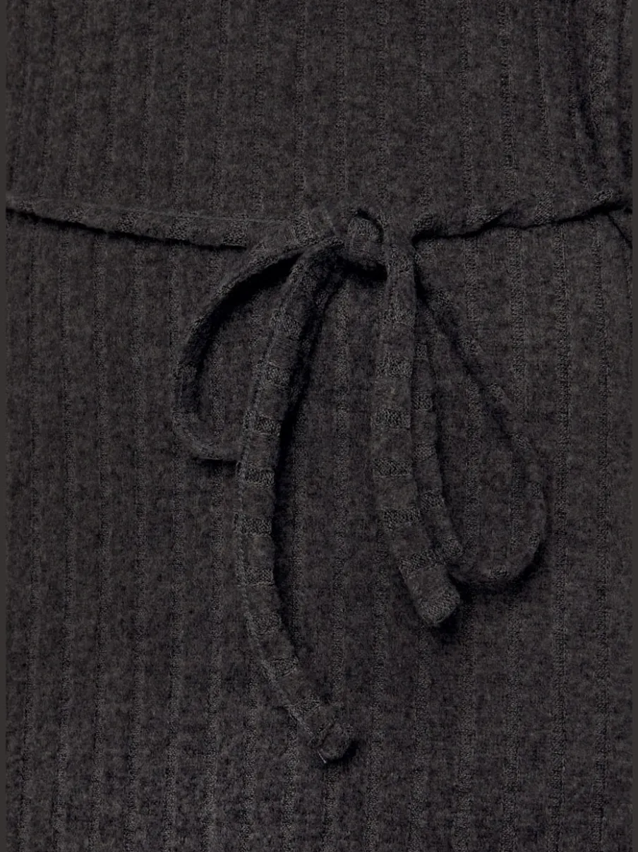 Robe longue côtelée avec encolure en v ajustée