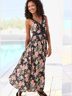 Robe longue d'été imprimée avec détails dentelle et smocké