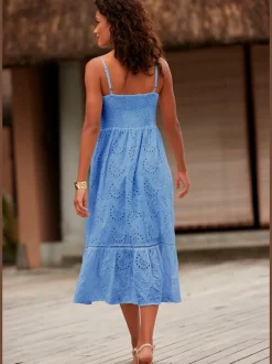 Robe mi-longue ajustée avec empiècement smocké au dos