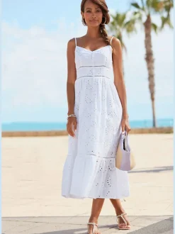 Robe mi-longue ajustée avec empiècement smocké au dos
