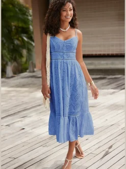 Robe mi-longue ajustée avec empiècement smocké au dos