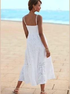 Robe mi-longue ajustée avec empiècement smocké au dos