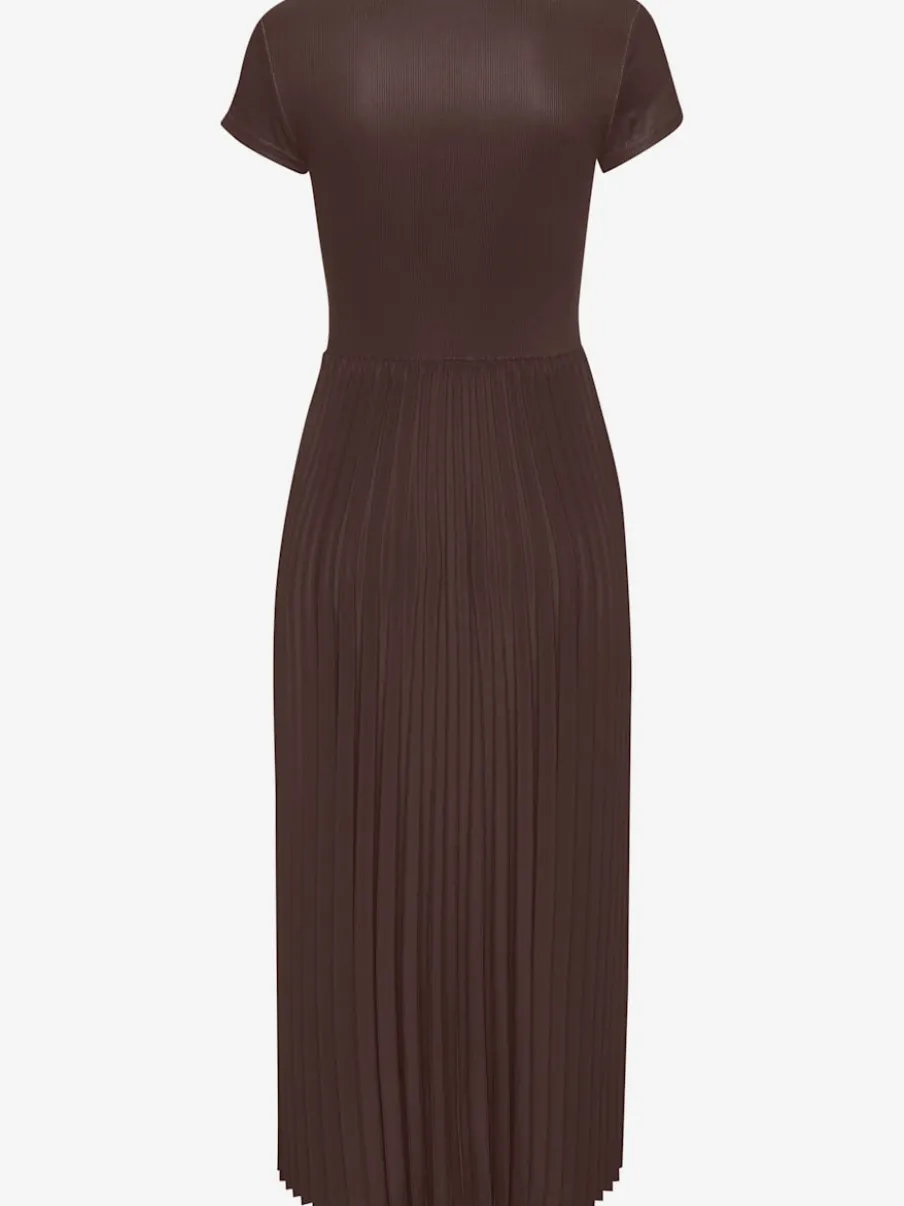 Robe mi-longue avec jupe plissée et col rond