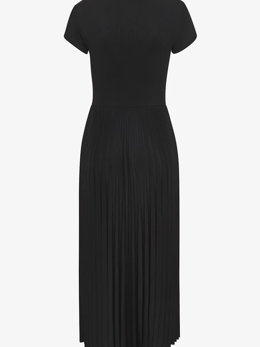 Robe mi-longue avec jupe plissée et col rond