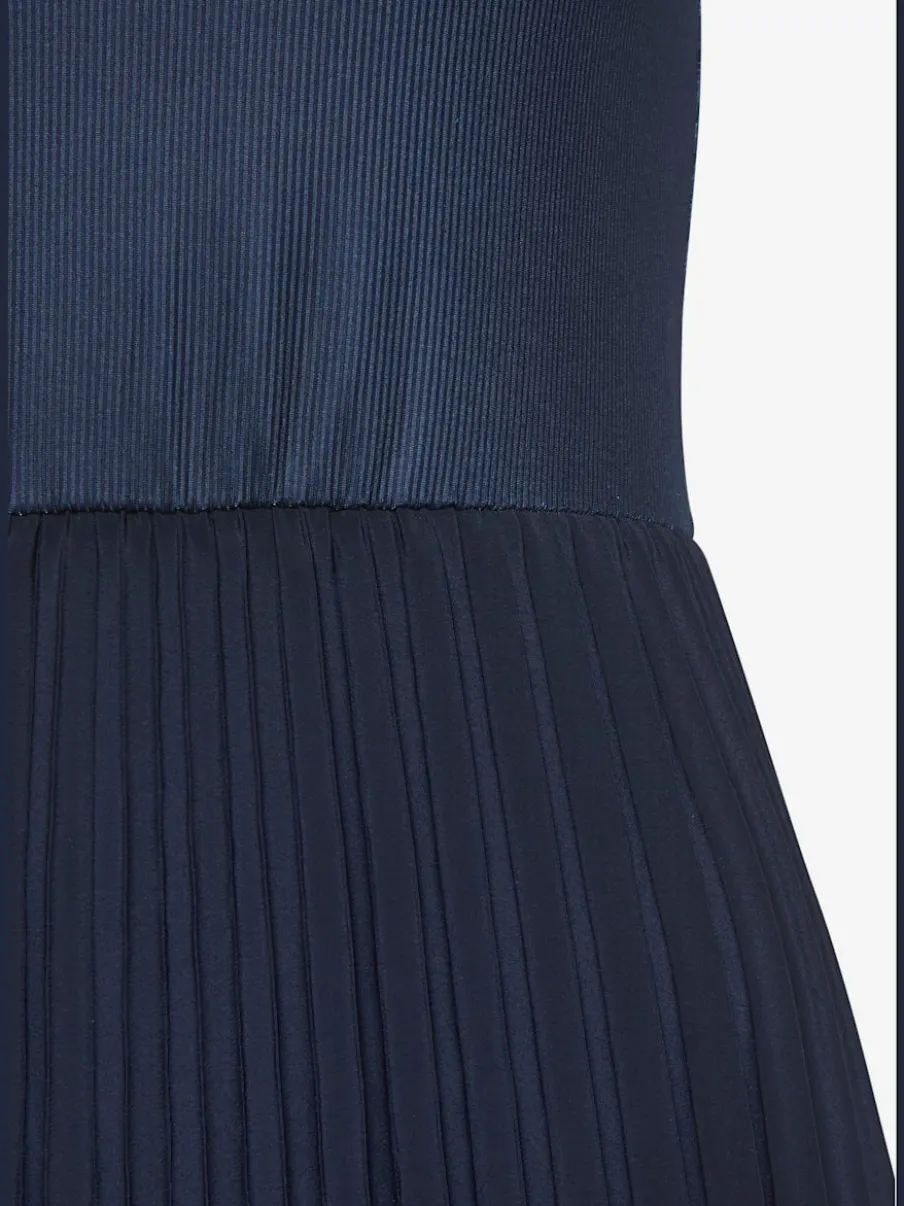 Robe mi-longue avec jupe plissée et col rond