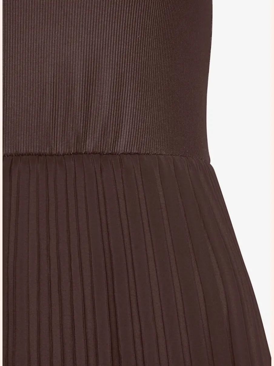 Robe mi-longue avec jupe plissée et col rond