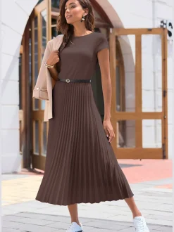 Robe mi-longue avec jupe plissée et col rond