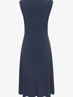 Robe mi-longue à encolure ronde avec larges bretelles et coupe cintrée