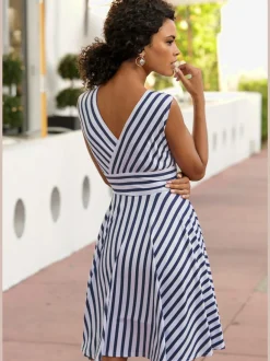Robe portefeuille à col v avec rayures verticales