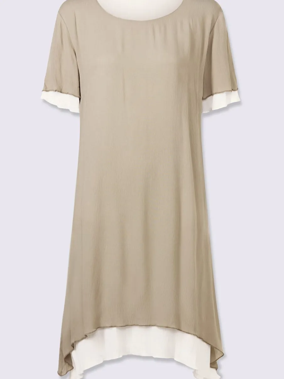 Robe simple en tissu léger avec ourlet pointu