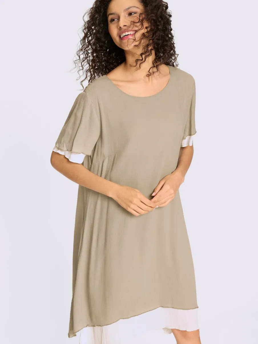 Robe simple en tissu léger avec ourlet pointu