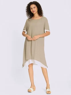 Robe simple en tissu léger avec ourlet pointu