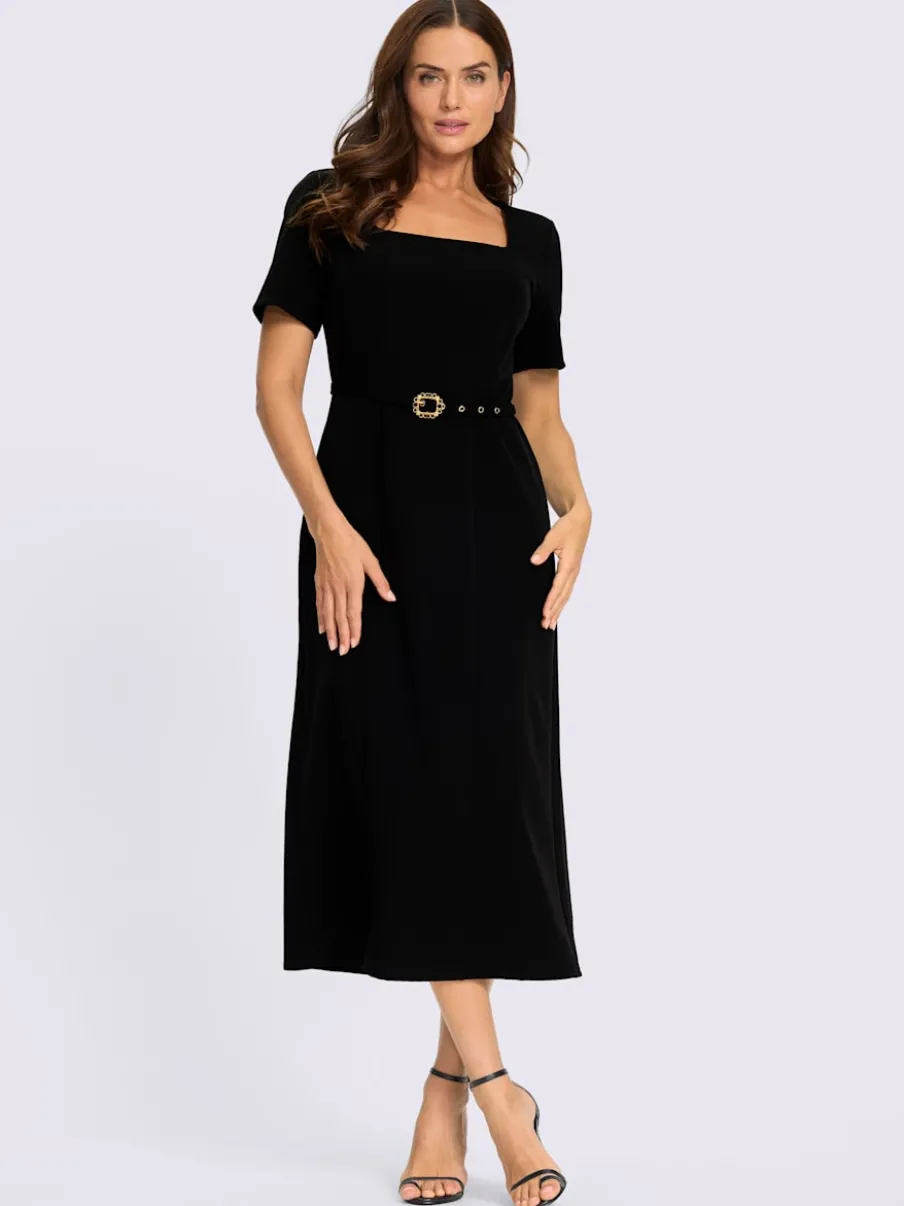Robe tissée avec ceinture à boucle décorative