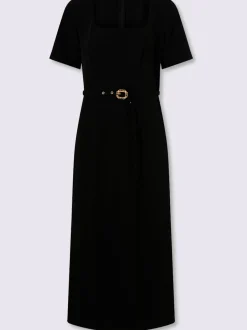 Robe tissée avec ceinture à boucle décorative