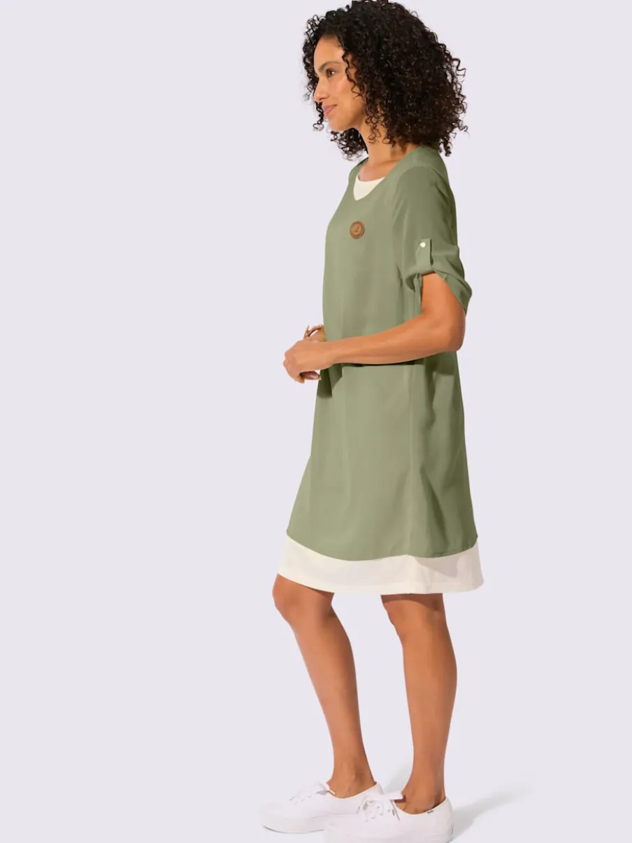 Robe tissée à encolure ronde et manches courtes retroussables