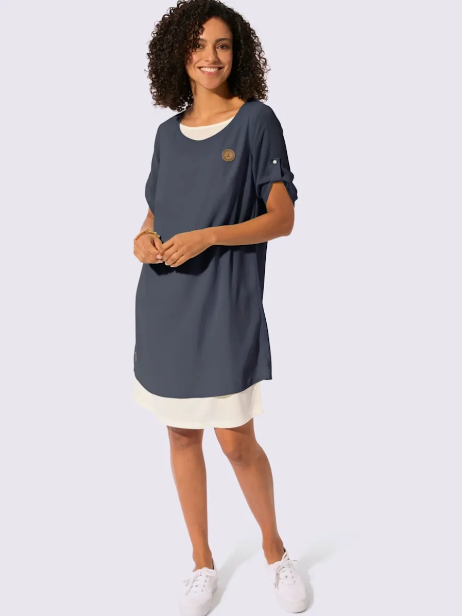 Robe tissée à encolure ronde et manches courtes retroussables
