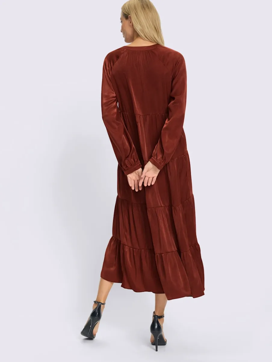 Robe tissée en satin avec encolure ronde et manches longues