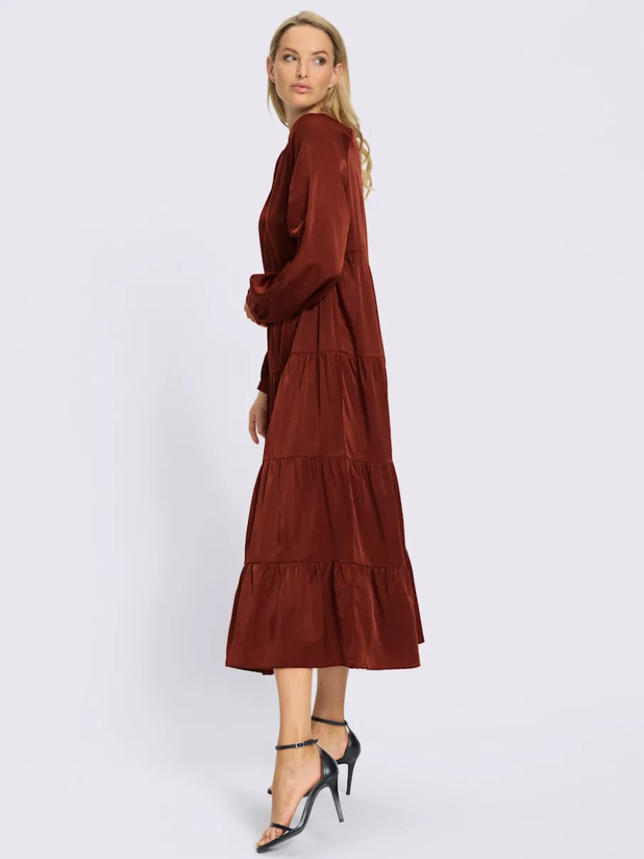 Robe tissée en satin avec encolure ronde et manches longues