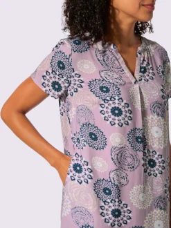 Robe tissée imprimée avec encolure V et manches courtes