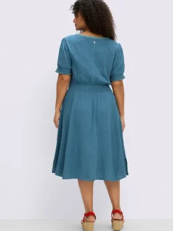 Robe tunique encolure ronde avec v ouvert et lien à nouer
