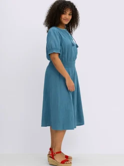 Robe tunique encolure ronde avec v ouvert et lien à nouer