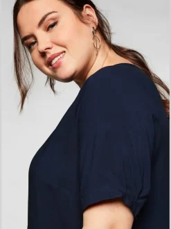 Robe évasée encolure arrondie avec petit v