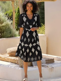 Robe évasée en coton avec col V et manches courtes à volants