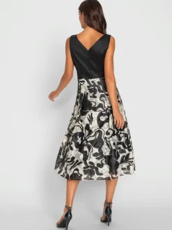 Robe évasée jacquard à encolure ronde et poches latérales