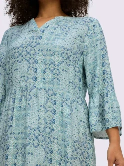 Robe évasée motif estival