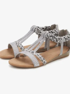 Sandales avec superbes éléments décoratifs au style ethnique