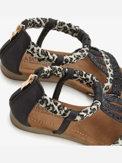 Sandales avec superbes éléments décoratifs au style ethnique