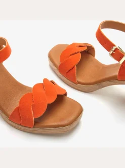 Sandales à brides talon bottier confortable, brides effet tressé et imitation daim élégante