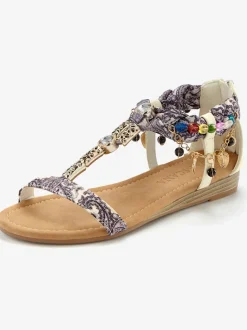 Sandales différents éléments décoratifs pour une allure, sophistiquée et raffinée