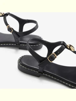 Sandales élégantes avec rivets dorés